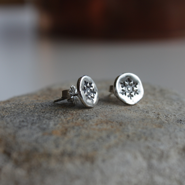 Sterling silver snowflake deals stud earrings